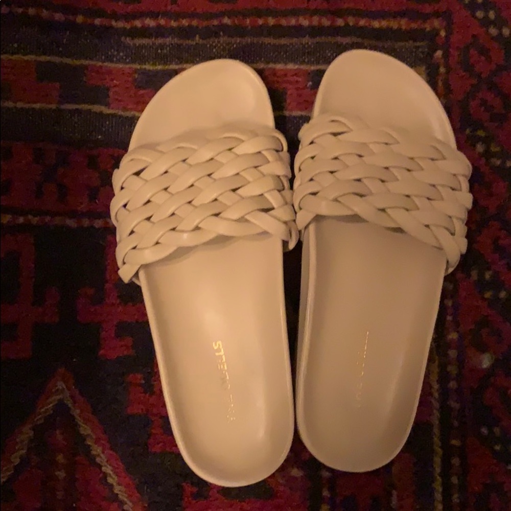 The Odells All Season Slides in Biscotti Size 8